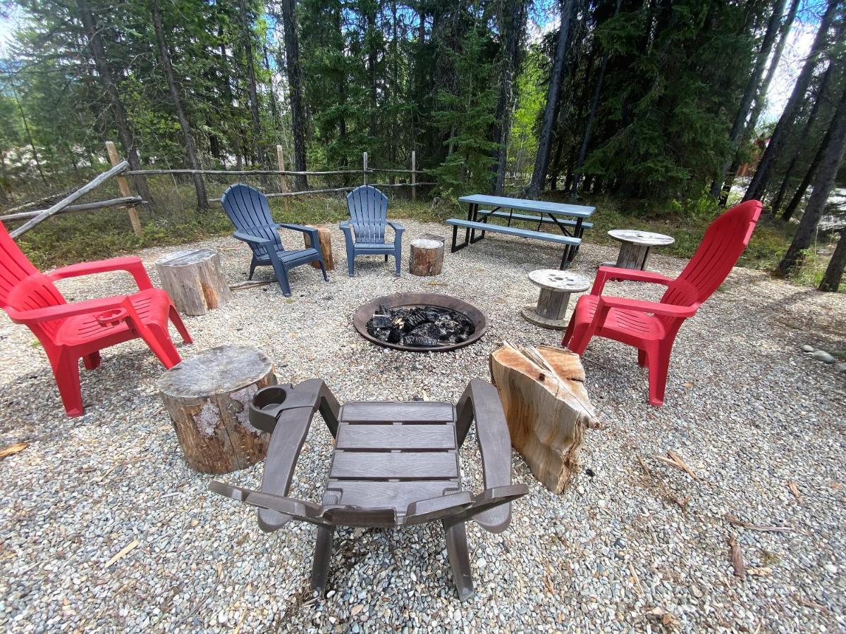 Villa Wolf Den Valemount Exterior foto
